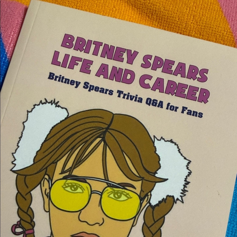 Britney Spears Life and Career Book - Picture 2 of 5